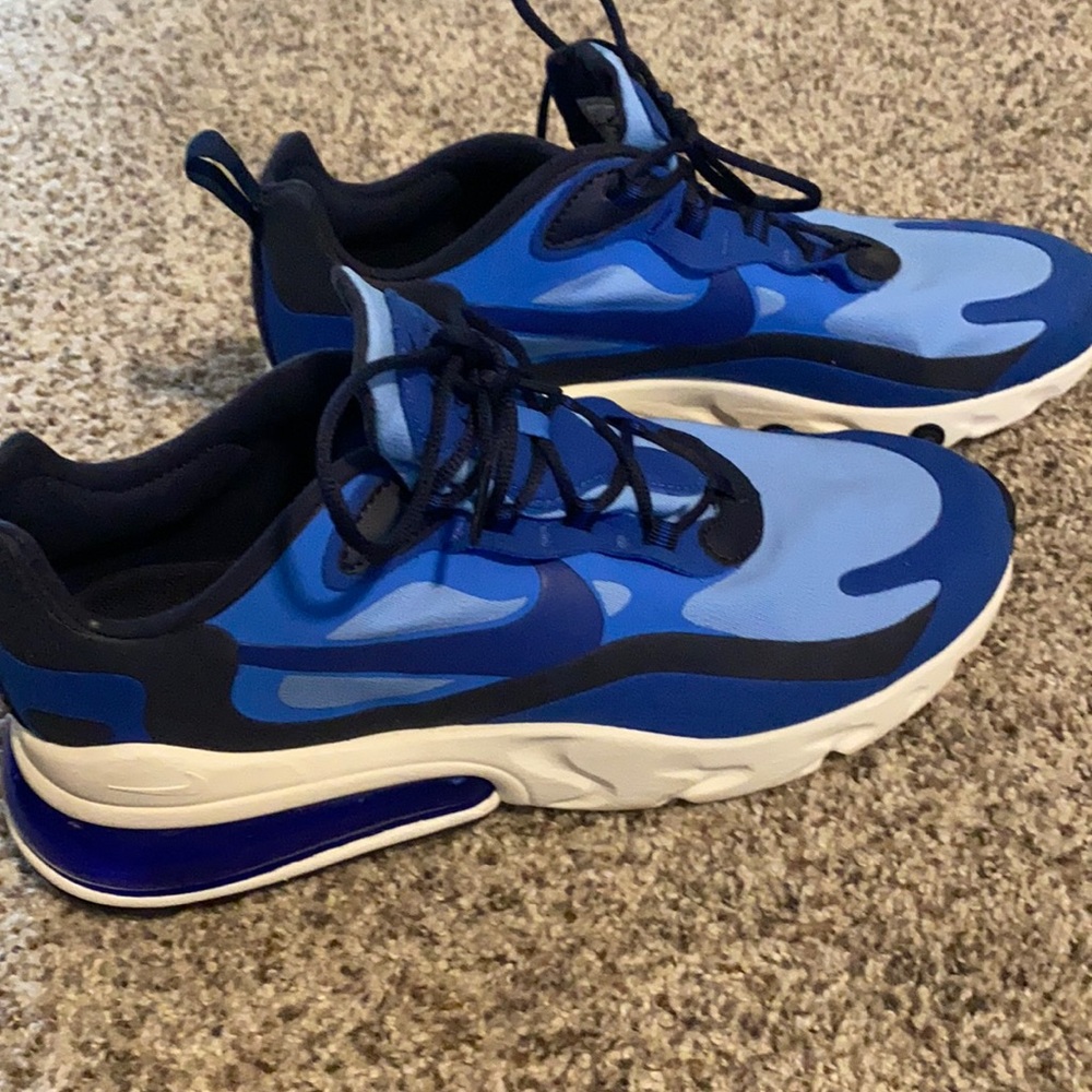 Men’s Nike sneakers